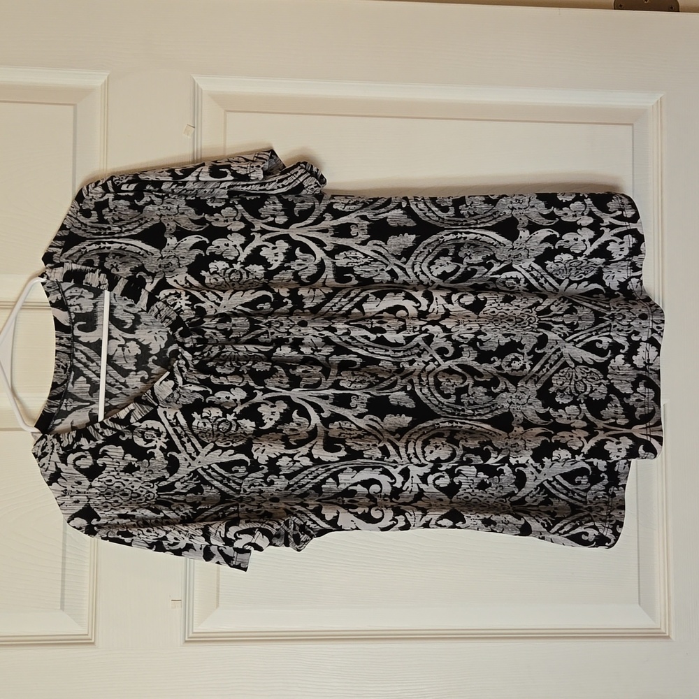 Black and White Short Sleeved Blouse Size 1X